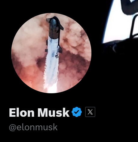 BananaforScaleX's tweet photo. Elon changed his pfp in preparation for @SpaceX  upcoming launch

Banana for scale🍌🚀 https://t.co/QIYa1lbVDd