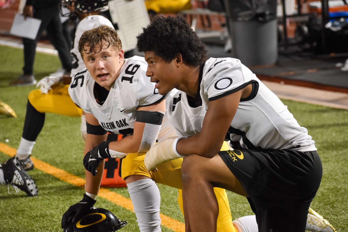 ReggieRuffin97's tweet photo. Words can’t describe the impact and change this program had over me as a football player and overall person. I never would have imagined I would get the opportunity to not only make a legacy, but to build relationships with the people I now call family. I want to thank @Coach_BCarp and @zkelley1985 for the opportunity to play football and for making me the great young man I am today. So honored to forever be a Klein Oak Panther. @KLEINOAKFB #FATE #FAMILY