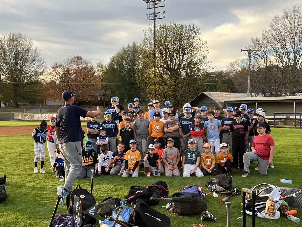 What a great day of baseball with former  Tennessee Vol and National Champion and Texas Ranger Cal Stark!! Cannot thank you enough for taking the time to come help kids get better!!
