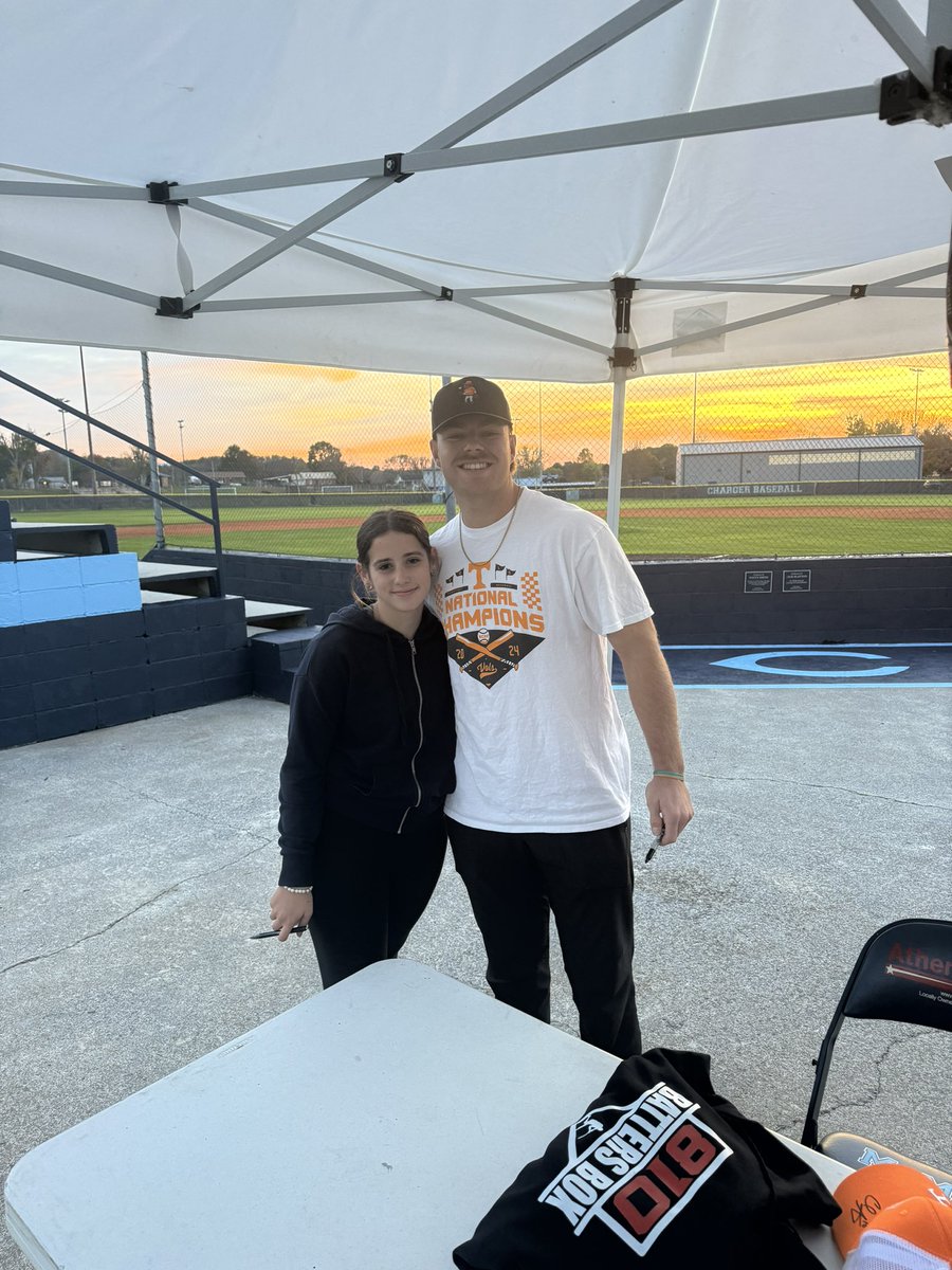 CentralMcminn's tweet image. What a great day of baseball with former  Tennessee Vol and National Champion and Texas Ranger Cal Stark!! Cannot thank you enough for taking the time to come help kids get better!!