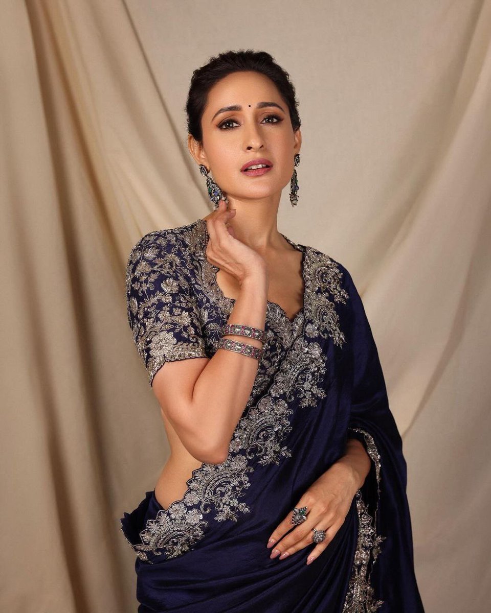 ApkiHayati's tweet photo. Traditional Beauty Pragya Jaiswal 😘♥️

⬇️⤵️↕️⤵️⬇️ 

#PragyaJaiswal #PRAGYAJAISWAL #PragyaJaiswalHot #Pragya #ओरण_हमारी_विरासत #दहेज_मुक्त_भारत #pushpa2TheRule #AUSvsIND #Coldplay #Nayanthara #AlluArjun #GoodMorningX #GoodMorning https://t.co/BVMIW4zzne