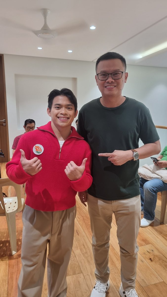 POWCASTSPORTS's tweet image. 2x Olympic Gold Medalist Carlos Yulo with Pow Salud of Powcast Sports during the Arena Plus Holiday Commercial shoot! 🇵🇭❤️🤙 #ArenaPlusPH #powsalud #CarlosYulo Carlos Edriel Yulo