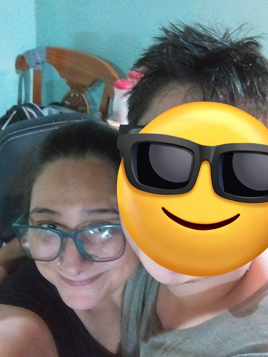 SraPailot's tweet photo. #hijode18 se acaba de bañar solo para que lo abrace.
Por el olor no quise abrazarlo y al hermano sí. Le dije que si se bañaba lo dejaba. Y corrió a sacarse lo oloroso.
No puedo creer lo que necesita un abrazo mío. Cómo no amarlo? https://t.co/ANEb6upT62
