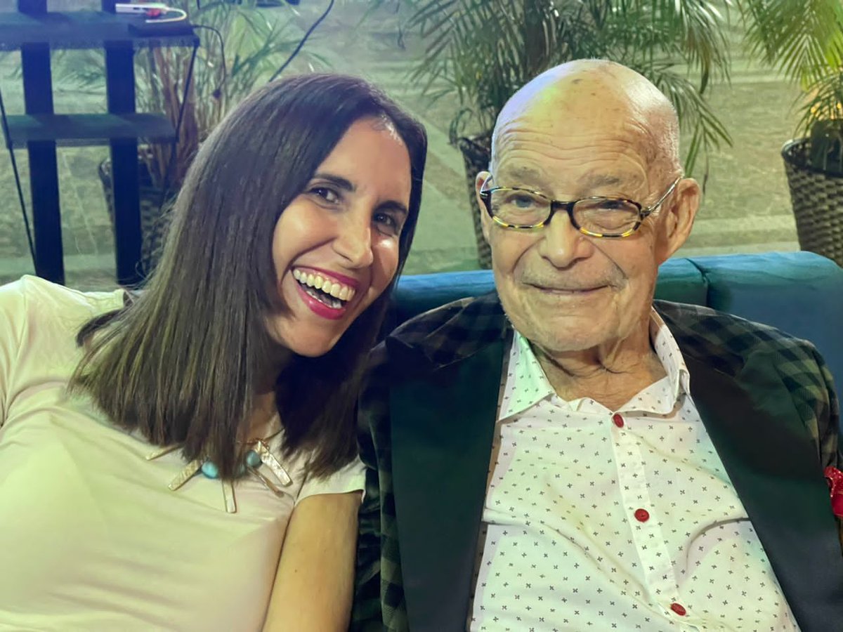 Mi querido maestro, amigo, mi padrino musical, no tengo palabras para expresar mi agradecimiento, mi amor y admiración, fuiste un ejemplo de disciplina, genialidad, temple, reinvencion y también de un amor profundo a Venezuela. Tu música y enseñanzas vivirán  por siempre.