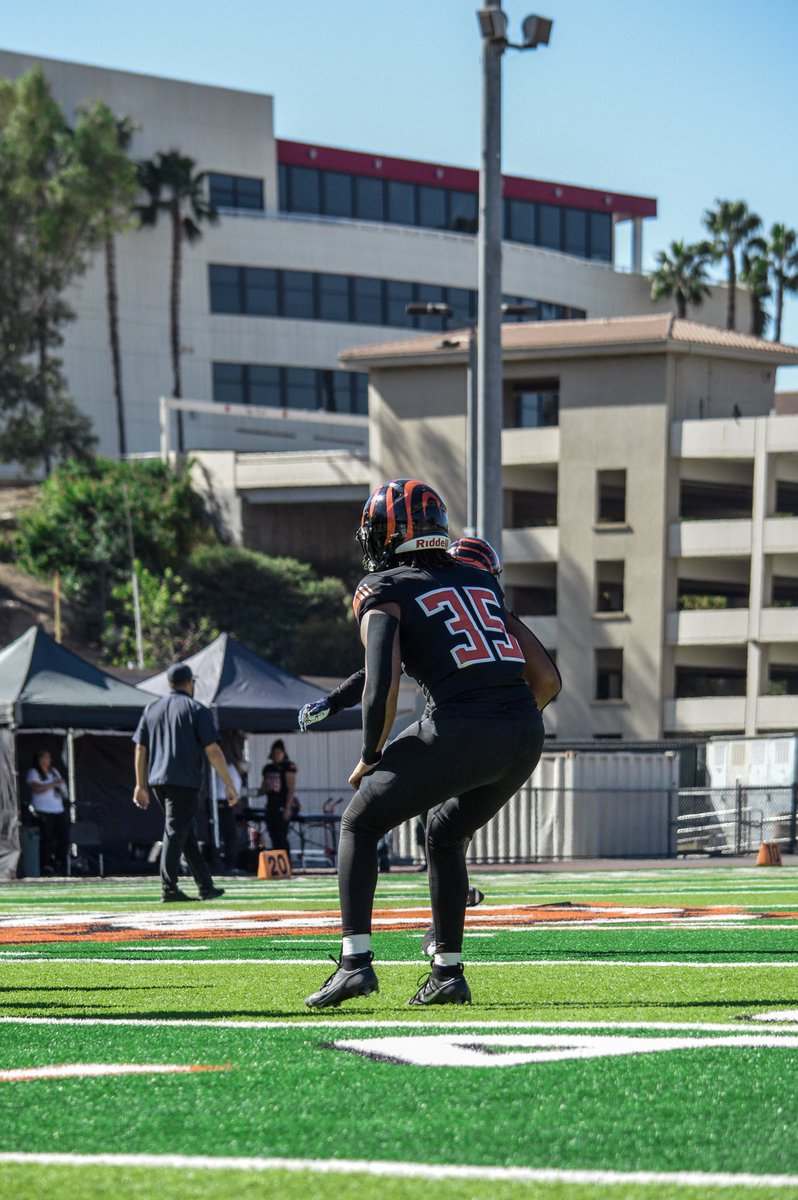 Regular season Sophomore year highlights!
hudl.com/v/2QJYEv