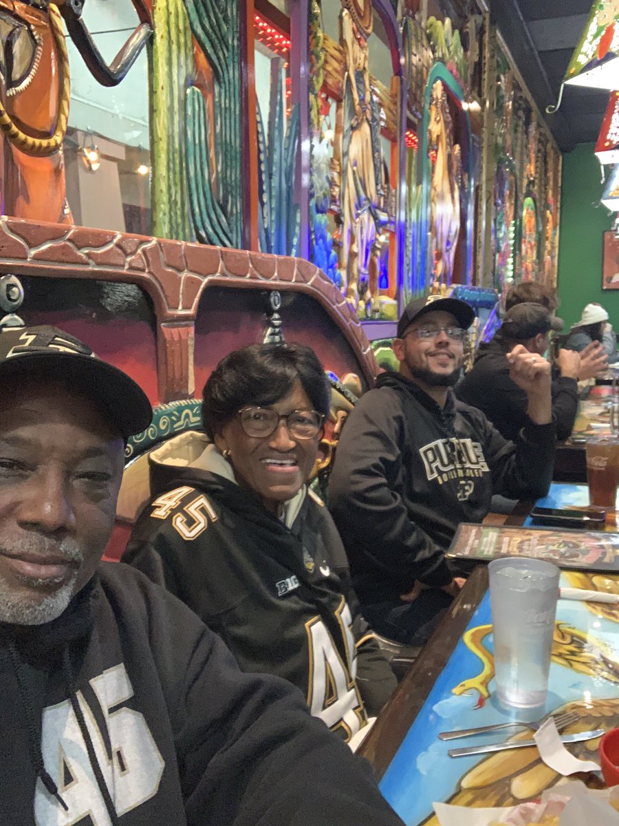 cmockobee's tweet photo. Met up with Devin after the game for dinner. He picked Dos Amigos and it didnโt disappoint. We enjoyed telling stories of old. #NoBetterTime #MockTrain ๐ https://t.co/YkkU8Cq8Yt