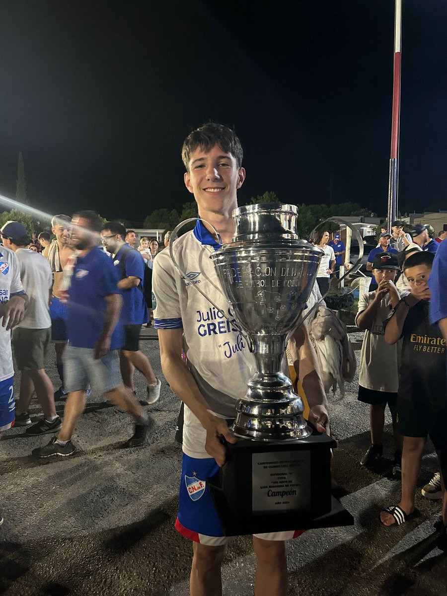 Y después de tanto volvió la copa a la vitrina, orgulloso de pertenecer a este club🤩, vamos por más 🇳🇱