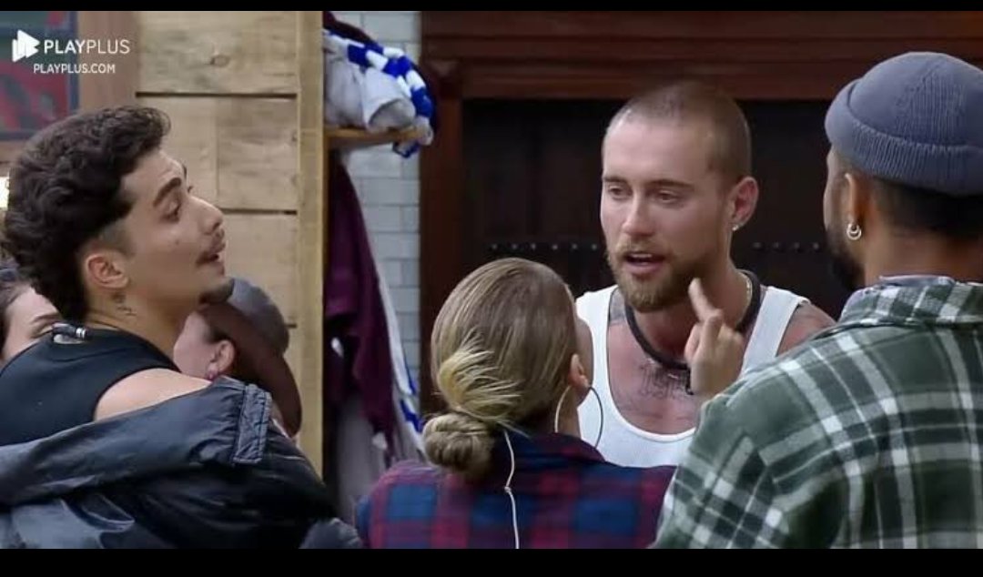 Oni_presente's tweet photo. Por falar nisso ...Cena 1

#AFazenda16 https://t.co/CNiXQN2Tzx