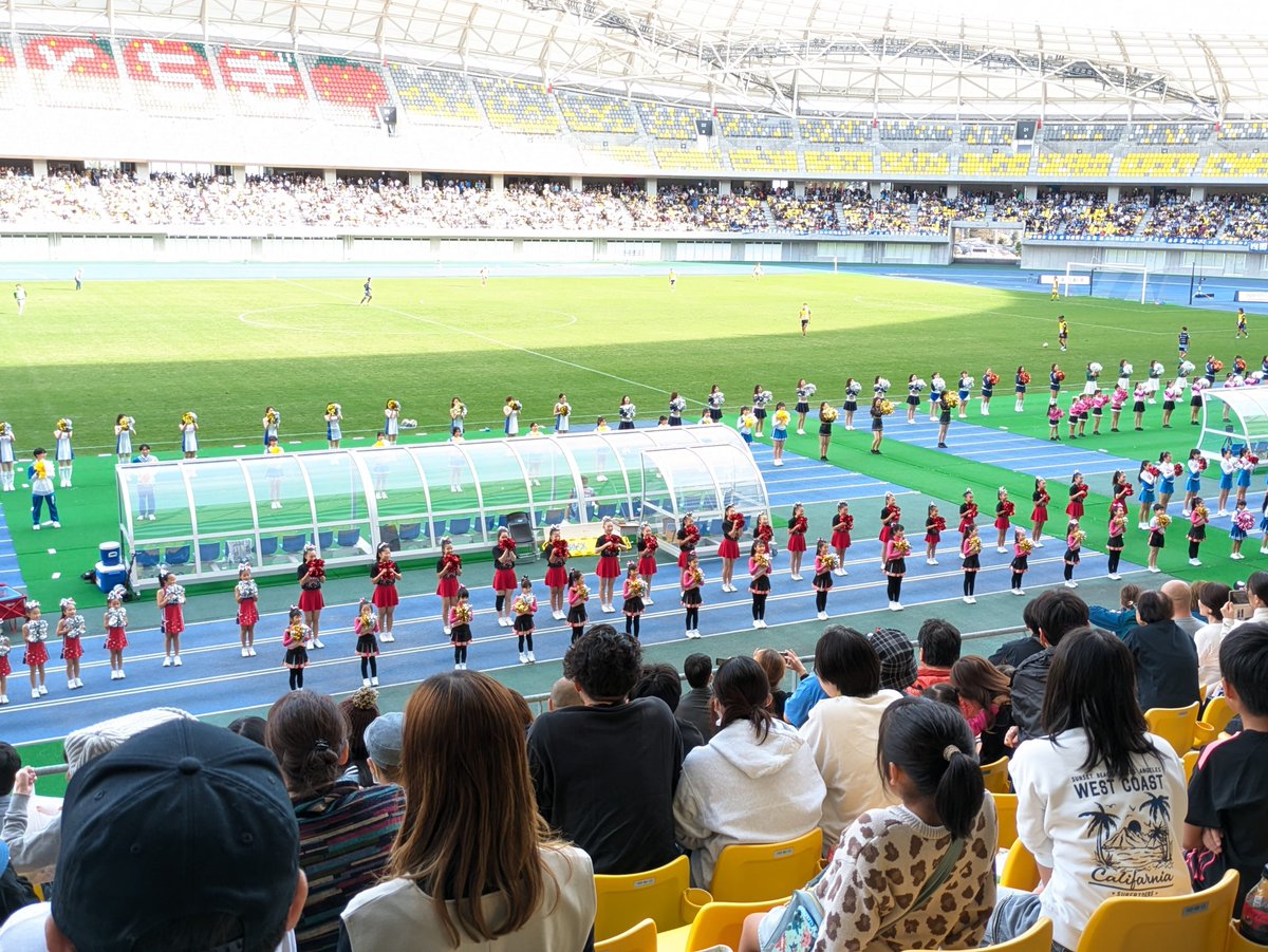 drone_douichi's tweet photo. 当社でオフィシャルパートナーとして応援している栃木シティがホーム最終戦で勝利し、JFL初優勝とJ3への昇格が決まりました。おめでとうございます。

#栃木シティ #サッカー #J3 #空撮 #撮影 #DJI #パネル #太陽光 #おやま #発電所 #小山市 #ドローン #無人航空機 #ドローン空撮 https://t.co/6EGQaJuvFK