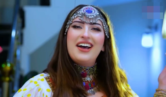 Who is Imsha Rehman TikTok | iiQ8 Entertainment Pakistan Girl