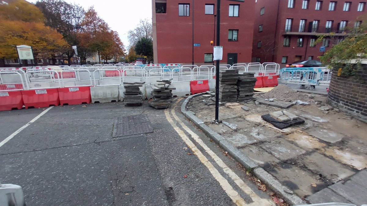 MacLondon tweet media