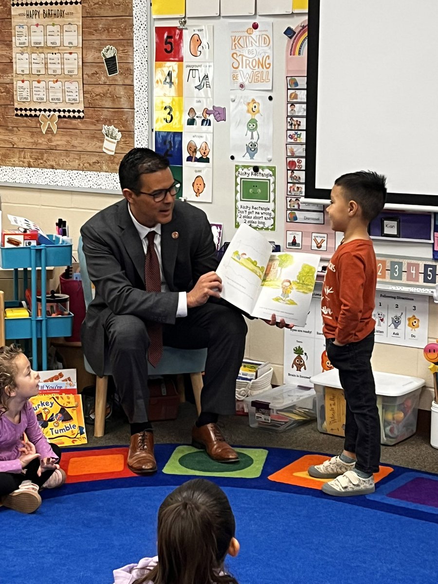 Our MP PreK students were in awe! Thank you, Dr. Schumacher! <a href="/theSMSD/">SM School District</a> <a href="/schumacher_dr/">Dr. Michael Schumacher</a>