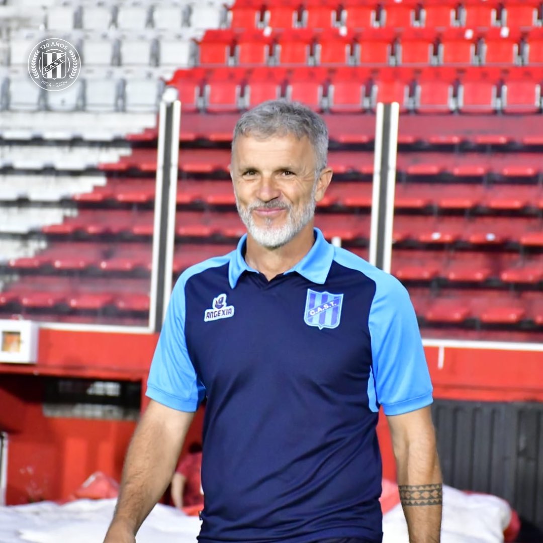 Gracias Alfredo. Gracias Jugadores. No puedo decir que fue un año completamente feliz porque todos sabemos como nos trató la AFA. Ahora queda armar el nuevo equipo y seguir aguantando a la AFA, porque sabemos que el trabajo no lo terminaron. Lo pudimos ver con Brown de Madryn