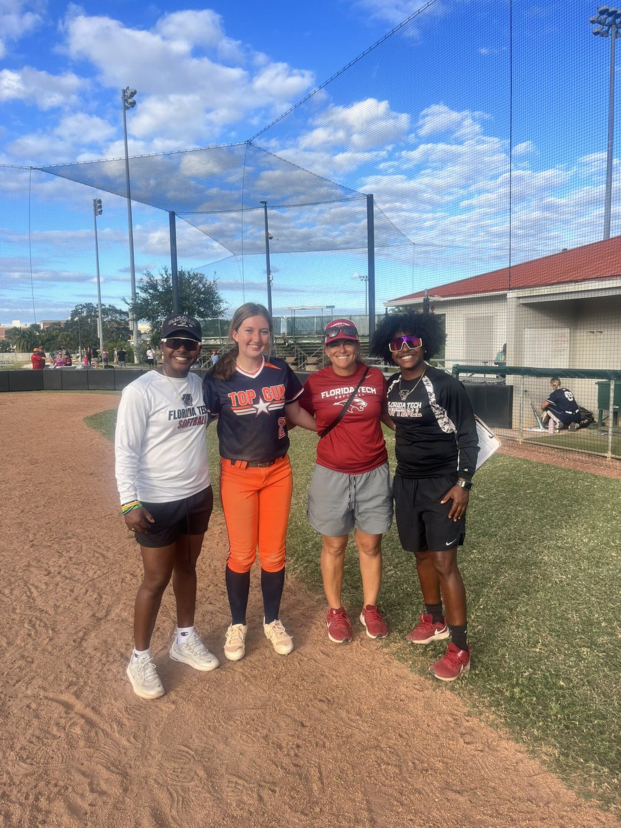 Had a beautiful day with <a href="/FloridaTechSB/">Florida Tech Softball</a> ‼️ Thank you coaches for putting on a wonderful camp, it was great to be back! <a href="/TopGun0809KS/">Top Gun 26/27 KC</a> <a href="/Coach_Brett_TG/">Coach Brett</a> <a href="/twin2_xiary96/">xiary</a> <a href="/twin1_shany96/">|»δħαƞy•ємєя#01«|</a> <a href="/TGASciara/">Top Gun National 16</a>