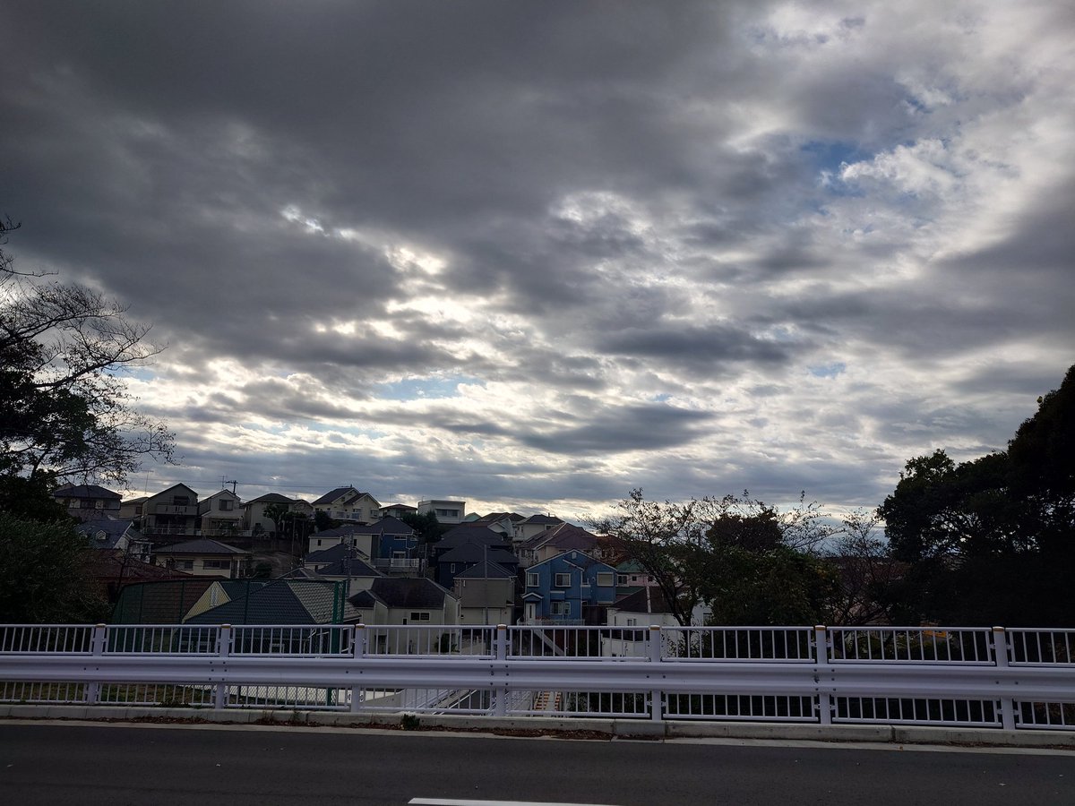 Cafe_sukki's tweet photo. 朝の有酸素散歩

朝早いとこんないい空見れるんですね☀️
気持ちいいスタートなので継続していこうと思いますーー！！

 #朝  #散歩  #フリーランス https://t.co/b40j3cMOlh