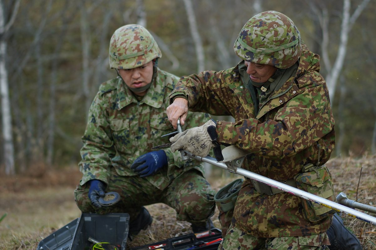 #第１特科群 は、矢臼別演習場において演習場秋季定期整備を行いました。演習場整備を作戦と捉え、隊員一人一人が訓練基盤の充実及び安全管理事項を重視し、北海道の道場化に寄与しました。#陸上自衛隊 #北千歳駐屯地 #第１特科団 #トッカグン