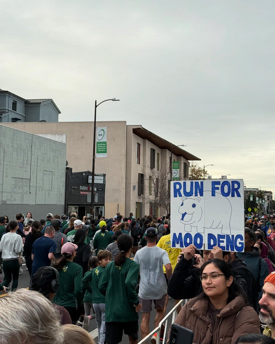 Some of us are here for a good time… 🏃🏃‍♀️🏃‍♂️
PRs… ⏱️
Bananas… 🍌 
And of course, Moo Deng 🦛

#berkeleyhalf #bhm2024 #berkeleyhalfmarathon2024 #berkeley