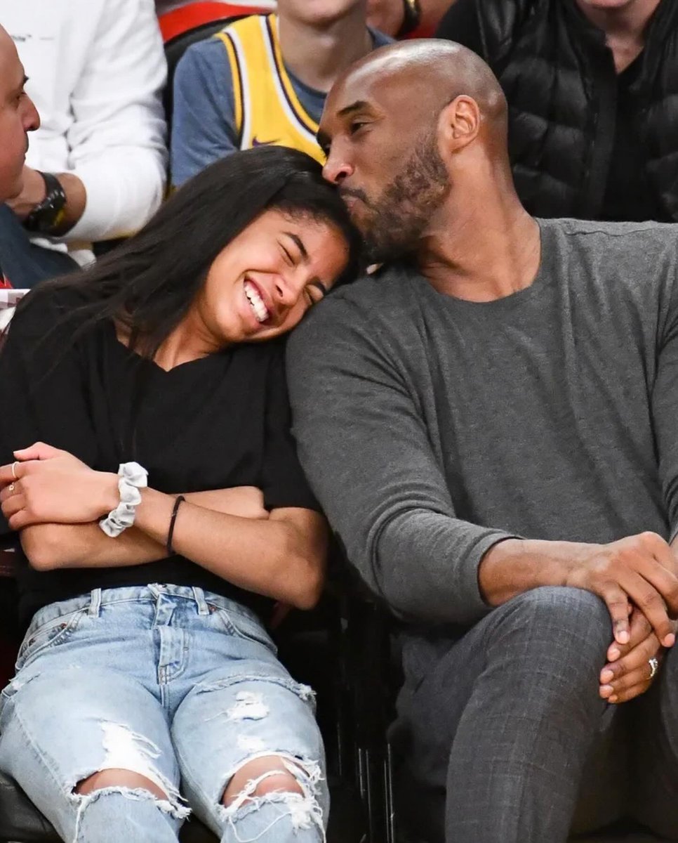 kobehighlight's tweet photo. 5 years ago today at STAPLES Center. 

Mamba and Mambacita forever. 💜 https://t.co/9dsjVsyu1h
