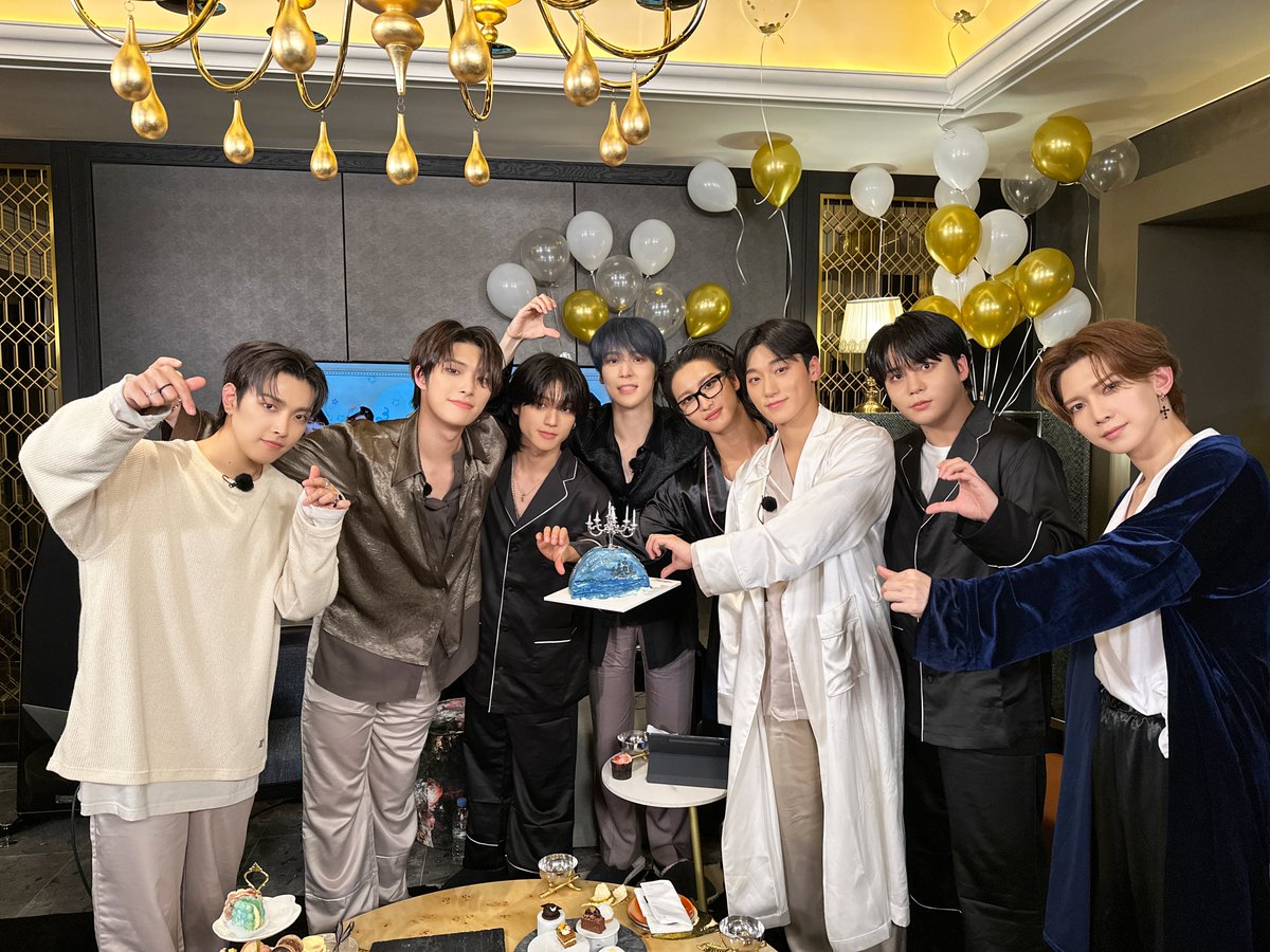 ATEEZofficial's tweet photo. [📷] WELCOME TO ATINY's BIRTHDAY PARTY Behind Photo

행복의 정의를 묻는다면 언제나 서로라고 답할
에이티즈와 에이티니가
소중한 마음 담아 함께 차곡차곡 채워온 6년💝

#ATINYDAY #ATINY #에이티니 #ATEEZ #에이티즈
#6Paths_to_ATINY https://t.co/7IqdEn8hEA