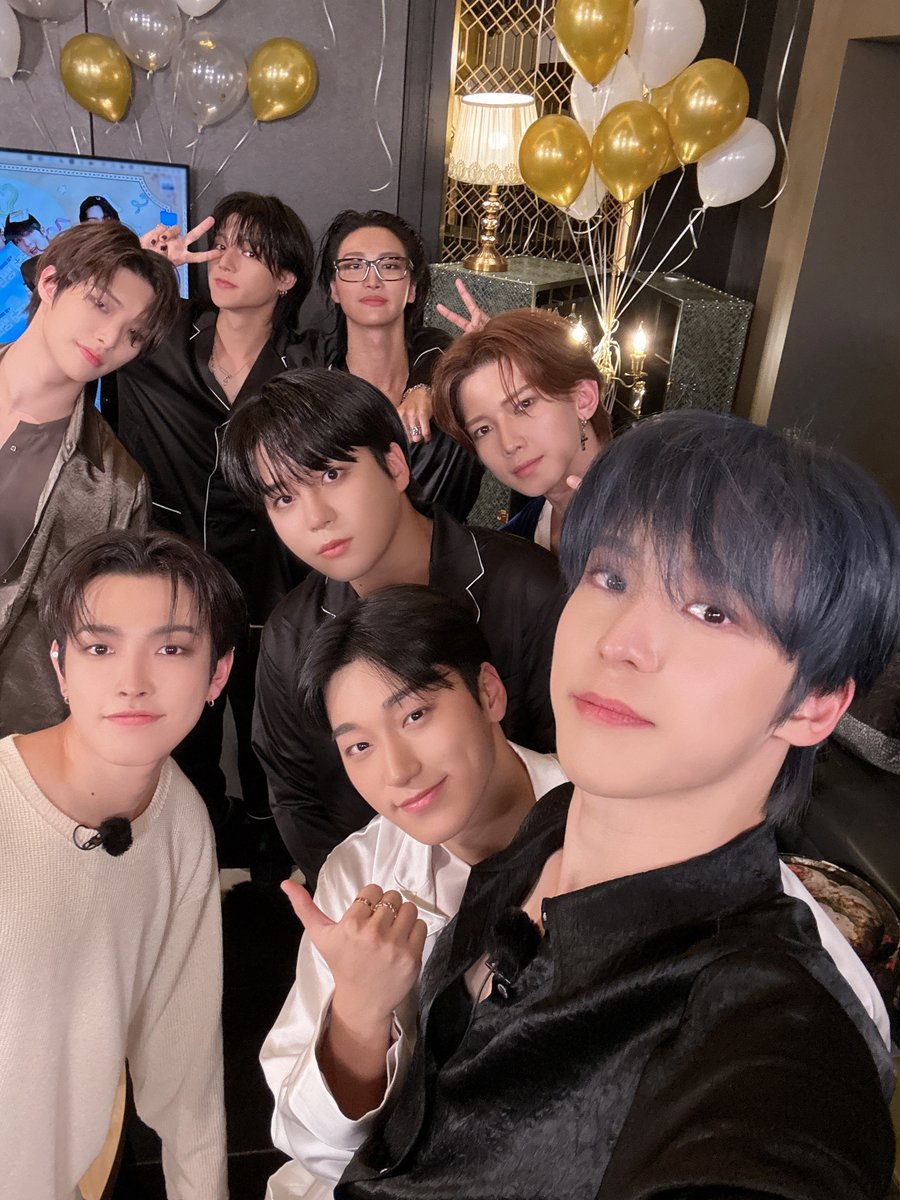 ATEEZofficial's tweet photo. [📷] WELCOME TO ATINY's BIRTHDAY PARTY Behind Photo

행복의 정의를 묻는다면 언제나 서로라고 답할
에이티즈와 에이티니가
소중한 마음 담아 함께 차곡차곡 채워온 6년💝

#ATINYDAY #ATINY #에이티니 #ATEEZ #에이티즈
#6Paths_to_ATINY https://t.co/7IqdEn8hEA