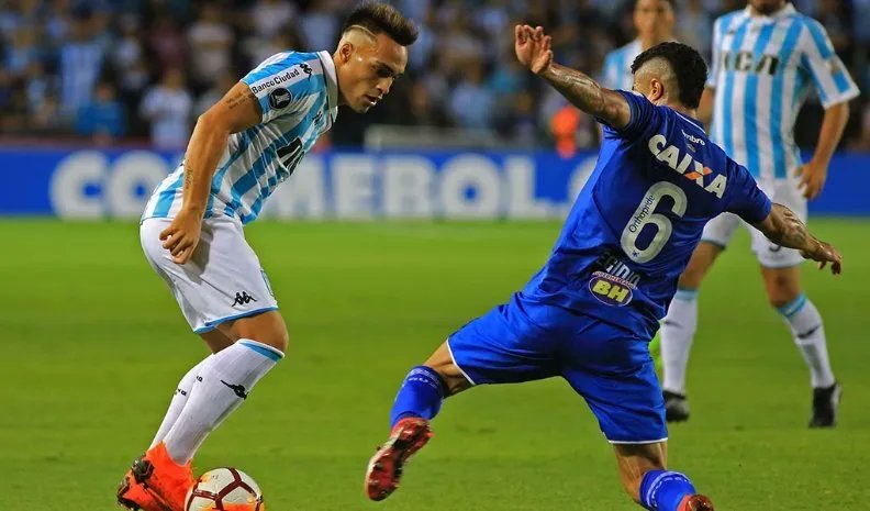LautaroM22_'s tweet photo. 🔥 La noche del hat trick. https://t.co/FsOXFhFbAz