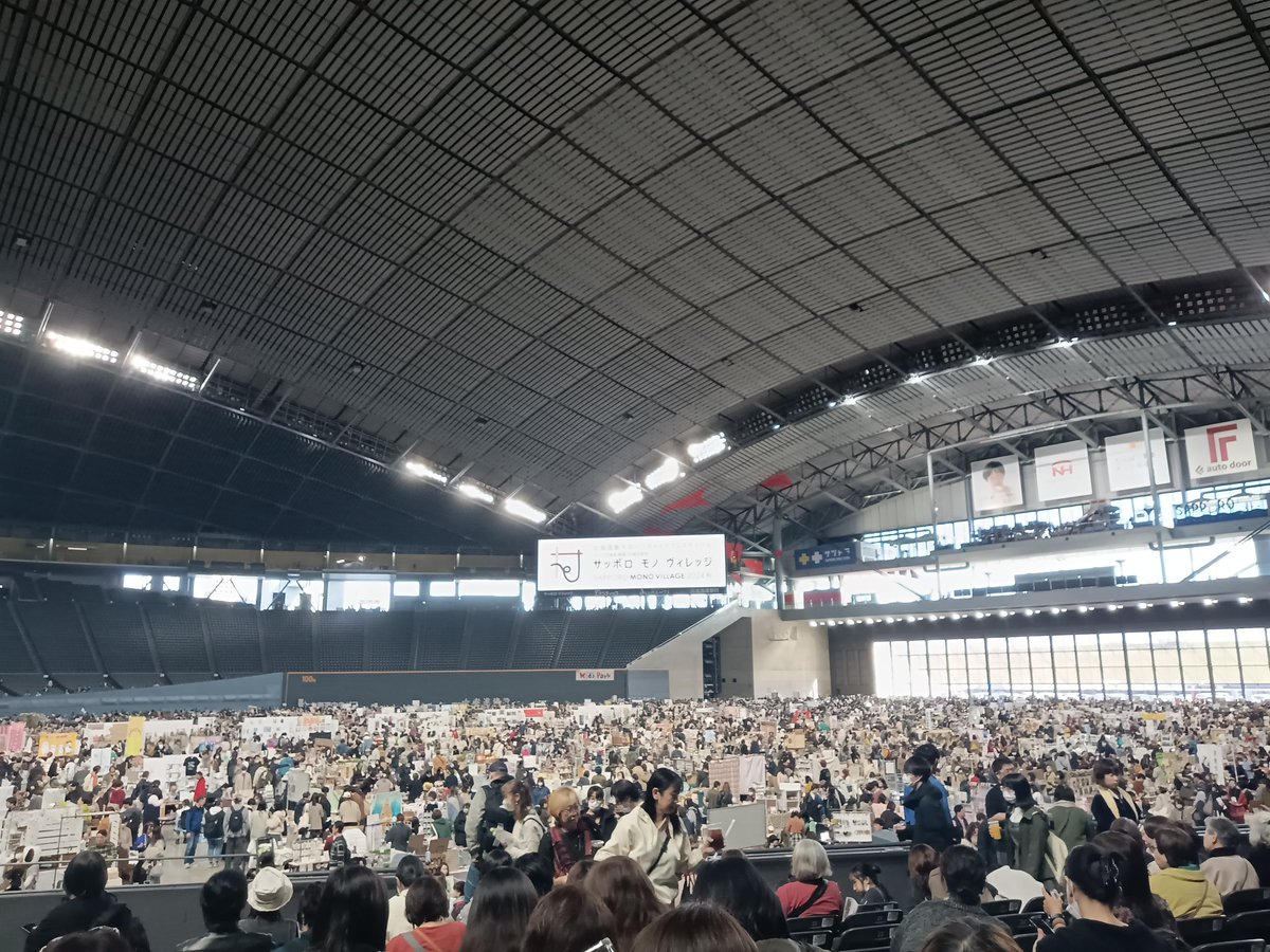 sinamon_spoon's tweet photo. 2日間開催されたモノヴィレに今回も行ってきたー！
やっぱり2日目が空いてるから子連れにはいいんだけど物が完売でない(;_;)そしてこれだけ大きなイベントなのに車椅子＆ベビーカーがご飯食べれる席が4席のみなのは本当に謎…………
 #サッポロモノヴィレッジ2024秋 https://t.co/z21spjrstz