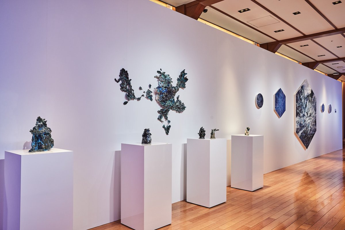 💎展示作品紹介💎 「𝟓 𝑺𝑬𝑵𝑺𝑬𝑺 𝒃𝒚 ボンベイ・サファイア