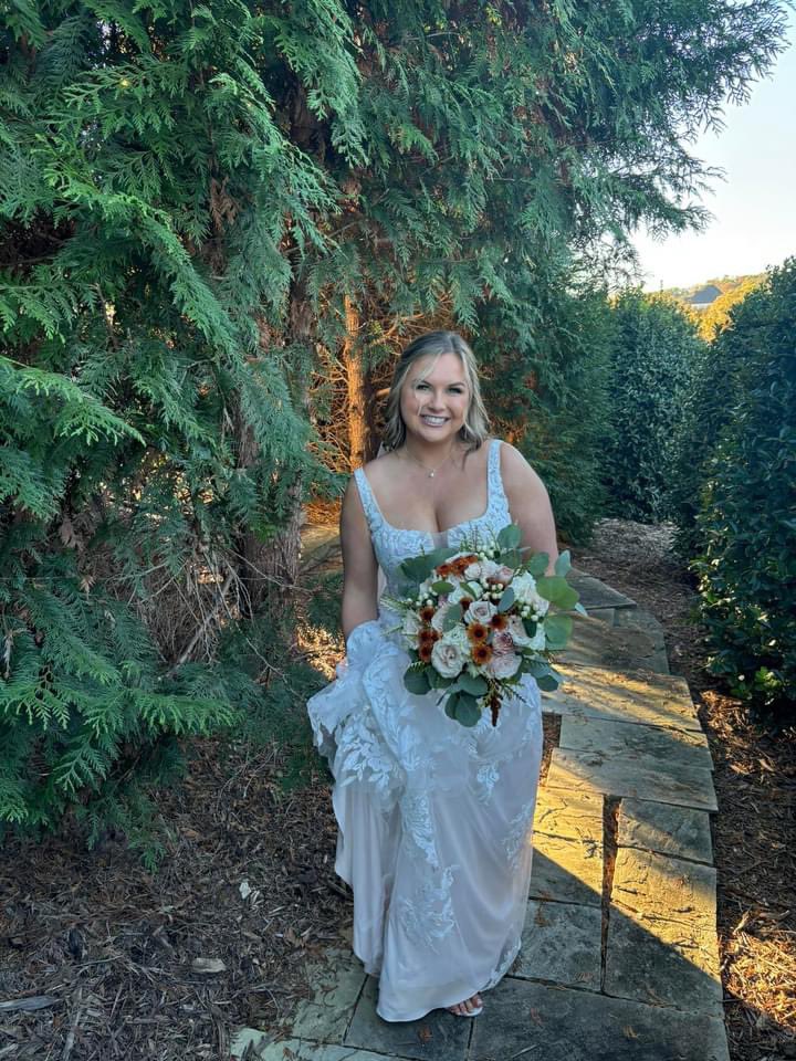 MichelleMSU9824's tweet photo. Don’t you want to see a photo overload of #weddingpics?
#HoweFarms #HutsellWedding https://t.co/Y5zpFa2TrQ