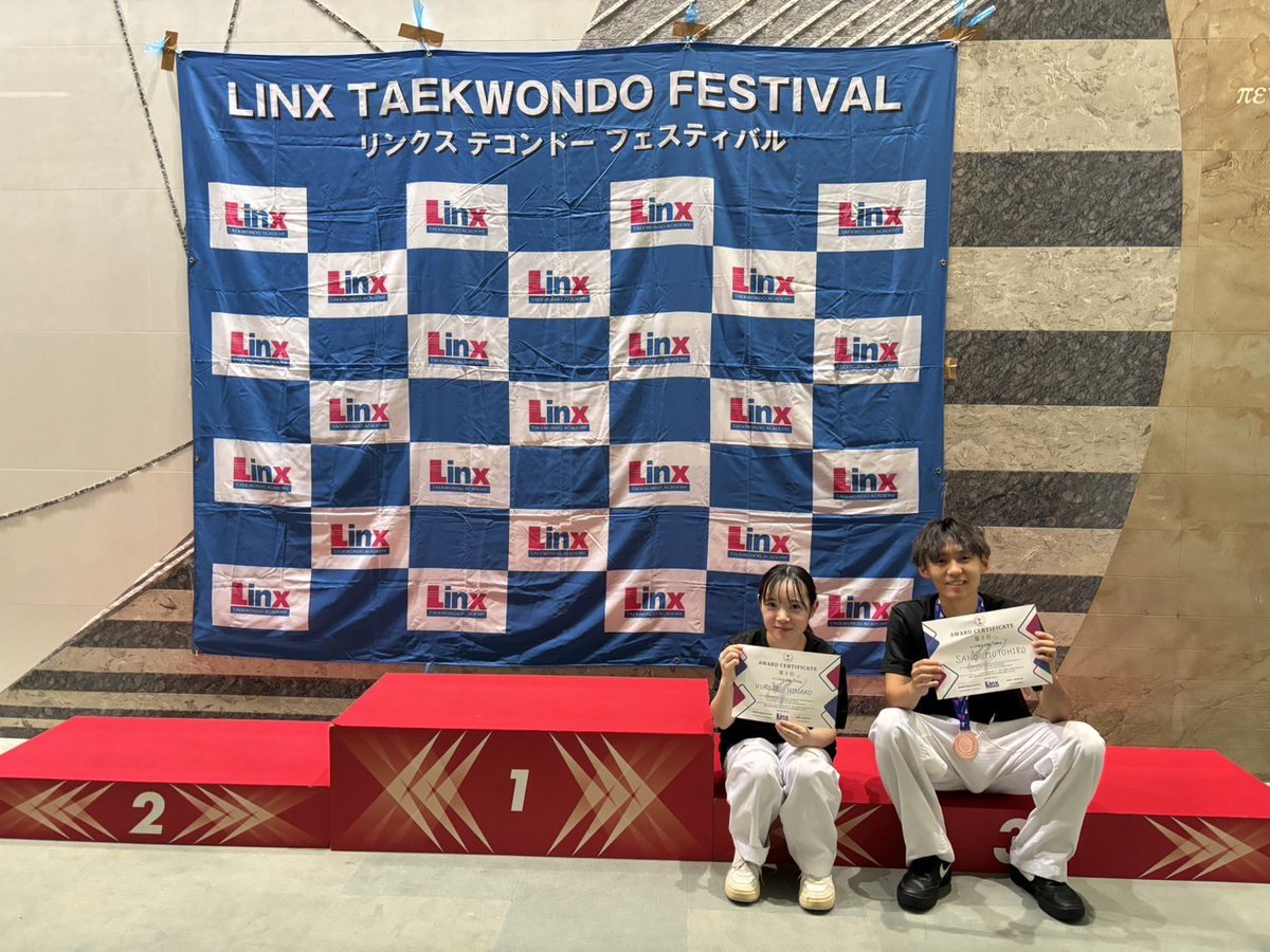 qdaitaekwondo's tweet image. 11/17 大阪で開催された
リンクステコンドーフェスティバルに出場しました🥋

シニア男子-58kg初級　3位🥉
シニア女子-49kg初級　3位🥉
という結果を残せました‼️

新入生にとって初めての遠征頑張りました
大会関係者の皆様、本当にお疲れさまです♪
#テコンドー🥋　#WT #WTテコンドー　#九州大学