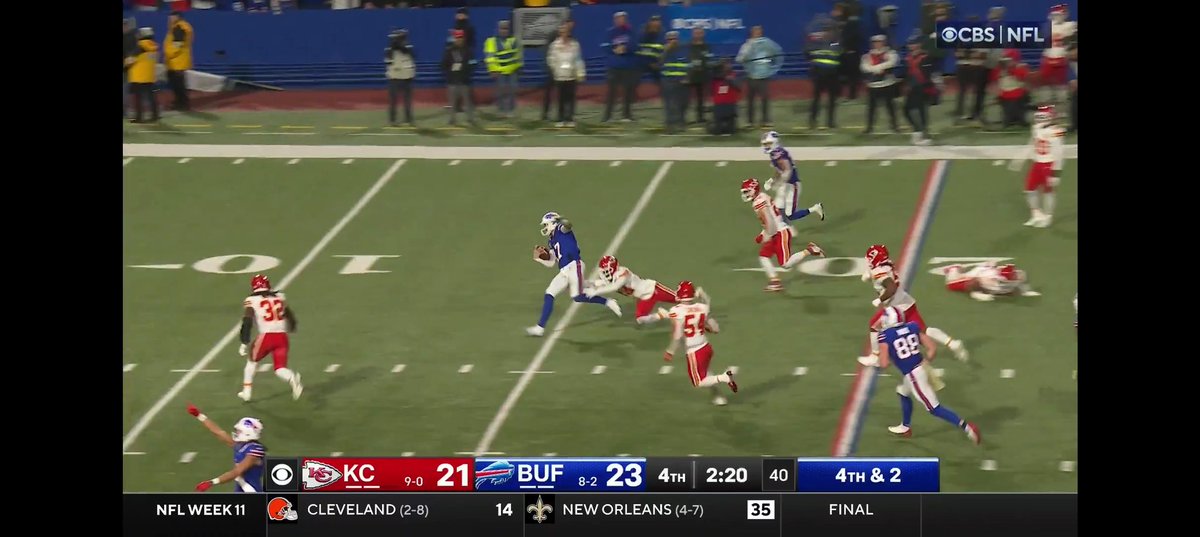 One of the best parts about this is Hollins not even participating in the play and instead just watching Josh on the scoreboard 😂