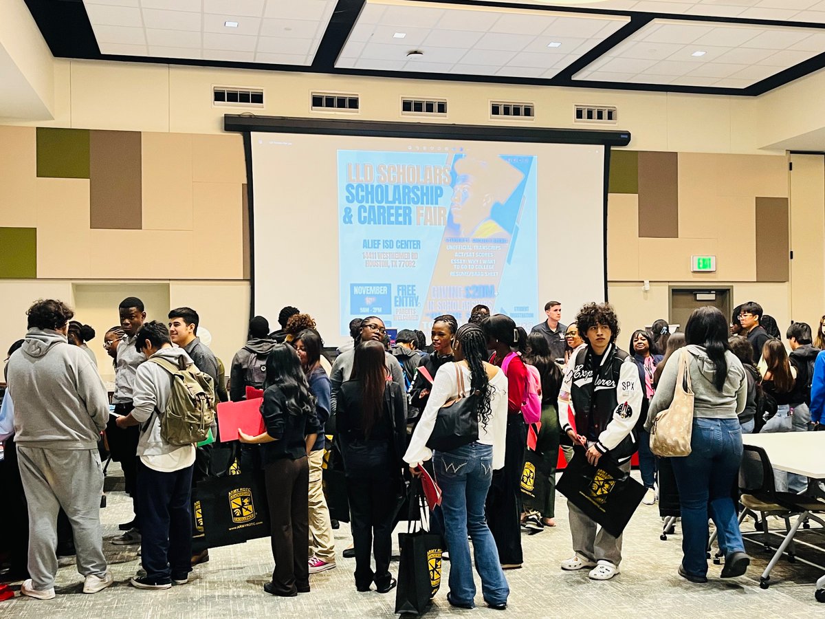 AliefCounseling's tweet photo. Over 11.4 million was awarded to Alief ISD students at the LLD Scholars event this past Friday. Special shout out to Latosha Baker and her dynamic college access team and all involved with making this event a success. #Aliefproud💚#collegebound #CCMR #postsecondaryoptions https://t.co/CxcUUZq6WY