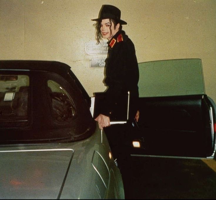 mjjarmy's tweet photo. these are so random https://t.co/QSHrjTtatq