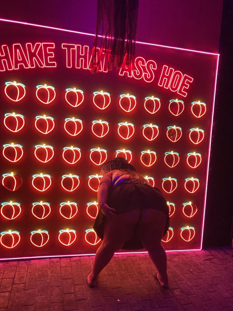 Houstonwettest's tweet photo. #BBW #houston #texas #thick #hot #sexy #purrr 💦💦💦💦#juicy https://t.co/5fZm4RlUyU