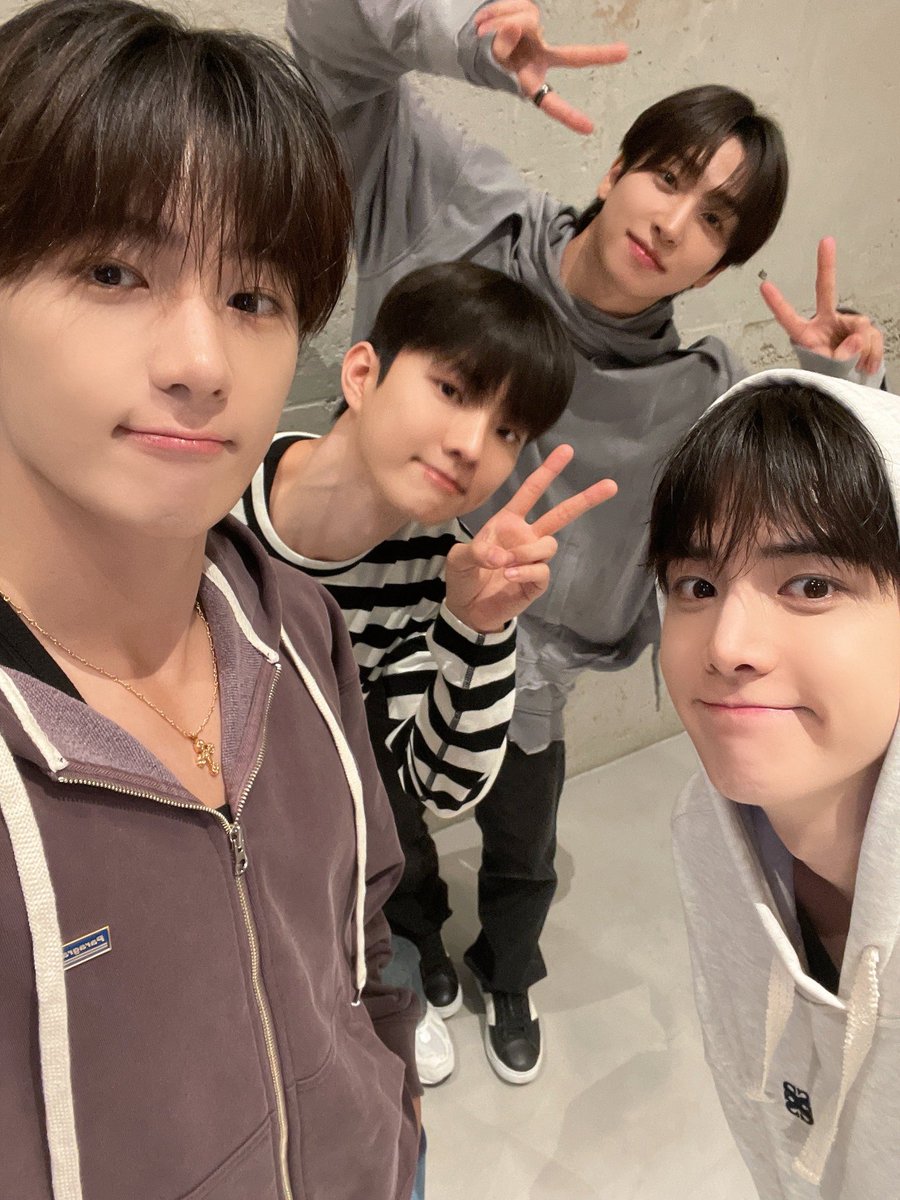 카리스마 있고 매력적인 왕자, 𝚓𝚞𝚋𝚋𝚊𝚗𝚐. ✦ tweet media