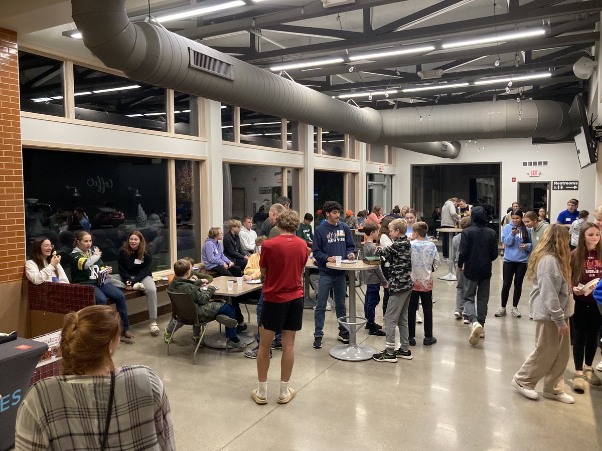 RevShevWLC's tweet photo. Best Thing Today, Nov 18: Thanks to my friend Pastor Ben Sadler for inviting me to present at the monthly teen group at ⁦@victoryfranklin⁩ on Donut Night! #sugaritup #whatareyougoingtodowithyourlife #Proverbs16v9 https://t.co/t5ORVCvY5V