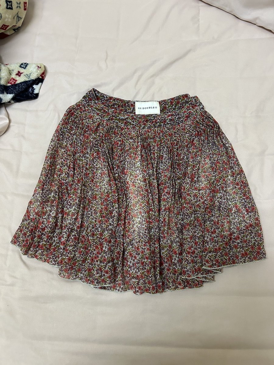Jeff__JD's tweet photo. กระโปรง CC ราคา 10 บาท  เอว 24-25 สะโพก 36 
#ส่งต่อเสื้อผ้ามือ2 #ส่งต่อเสื้อผ้า #เสื้อผ้ามือสองสภาพดี #เสื้อมือสอง #ส่งต่อเสื้อผ้ามือสองราคาถูก #ส่งต่อเสื้อผ้ามือสอง #เสื้อผ้ามือหนึ่ง https://t.co/CEXwxJ8Cvr