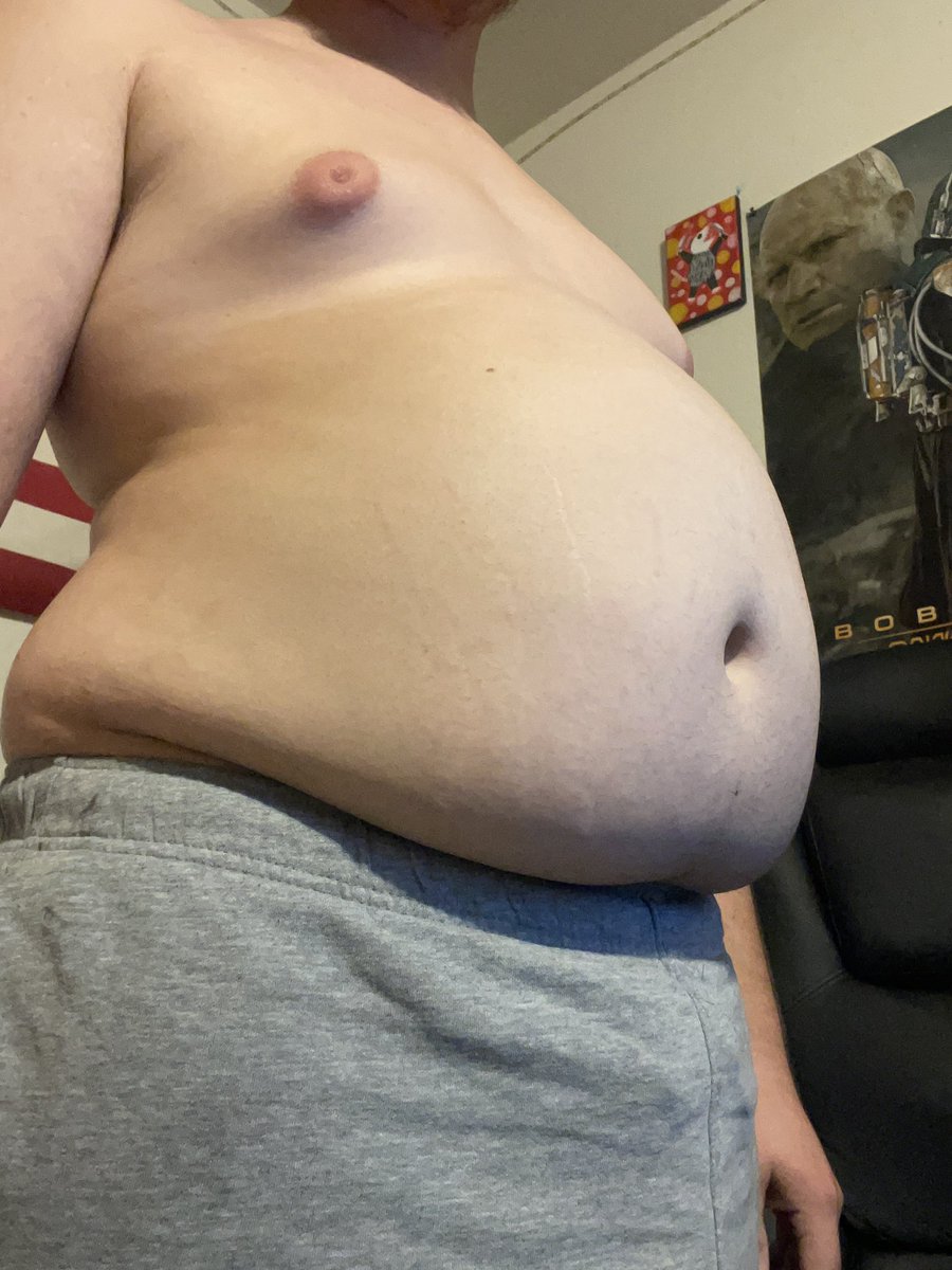 bbbyippee's tweet photo. Big burger stuffing and chasing it down with 1/2 gallon of chocolate milk :) https://t.co/4QZZZRG9fM