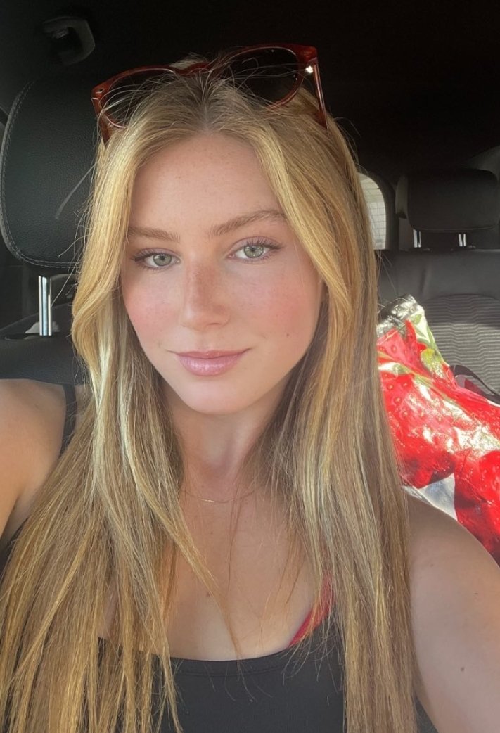 MAT02JSM's tweet image. OI GENTE AQUI É A CALISSE A JAS ME EMPRESTOU A CONTA DELA