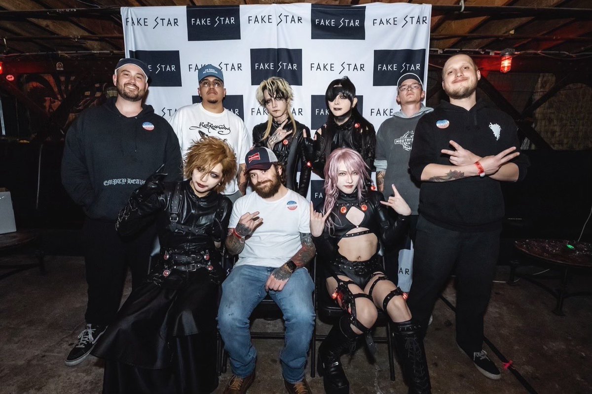 FAKE STAR USA tweet media