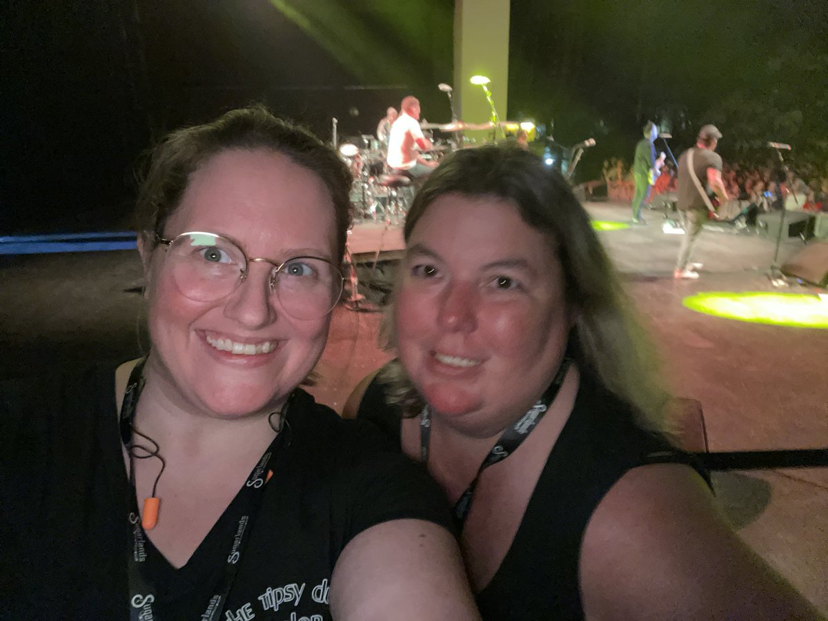 ABEsquire89's tweet photo. @ofarevolution Thank you for an AMAZING night stage side with you guys 🫶🏻 https://t.co/5mcGBDUgWZ