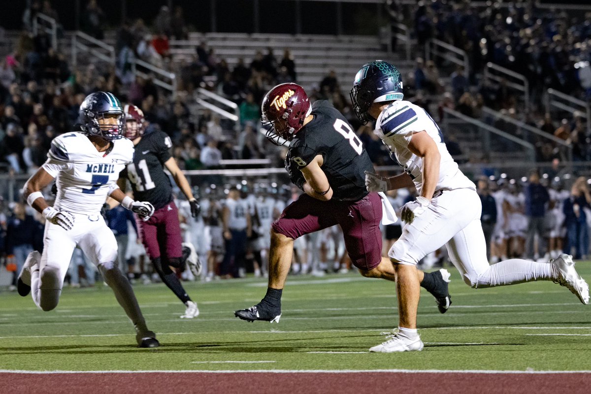 FuerteFoto's tweet photo. #tigeroffense got it done! Lots of big plays in Friday nights #bigwin tigers advance to round 2 of the #Txhsfbplayoffs @DripFB @DrippingTigers @PigskinsDs @CoachGZimmerman @ben_reid31 @A_Pena4 @Coach_Noel https://t.co/L7IXu4nKD6