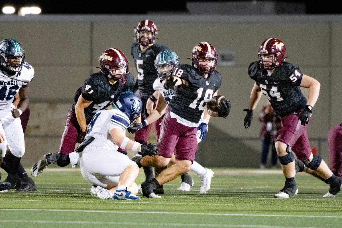FuerteFoto's tweet photo. #tigeroffense got it done! Lots of big plays in Friday nights #bigwin tigers advance to round 2 of the #Txhsfbplayoffs @DripFB @DrippingTigers @PigskinsDs @CoachGZimmerman @ben_reid31 @A_Pena4 @Coach_Noel https://t.co/L7IXu4nKD6