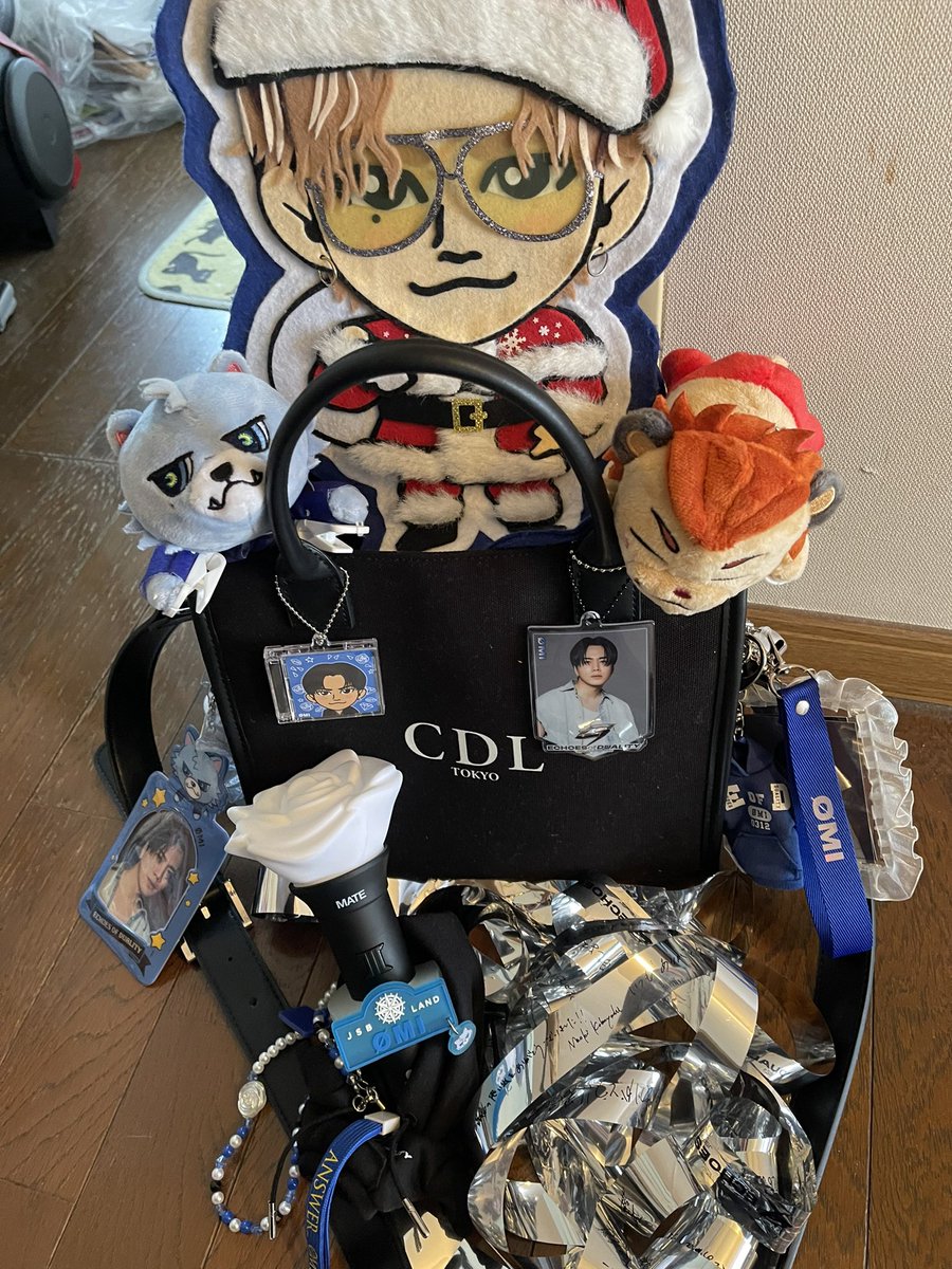 th_sayaka_'s tweet photo. 福岡公演楽しすぎた🦁🐺
帰りは臣ちゃん岩ちゃんELLY🛫
飛行機遅延してて国際線✈︎ターミナル
臣ちゃんまじかって言ってた😂
ターミナルまで🚌#三代目JRSOULBROTHERS
next名古屋 #ECHOESof DUALITY
ガチャ30回😛楽しい思い出またひとつ
健ちゃん名古屋でも脱ぎますか💚 https://t.co/W3mU9cwI2l
