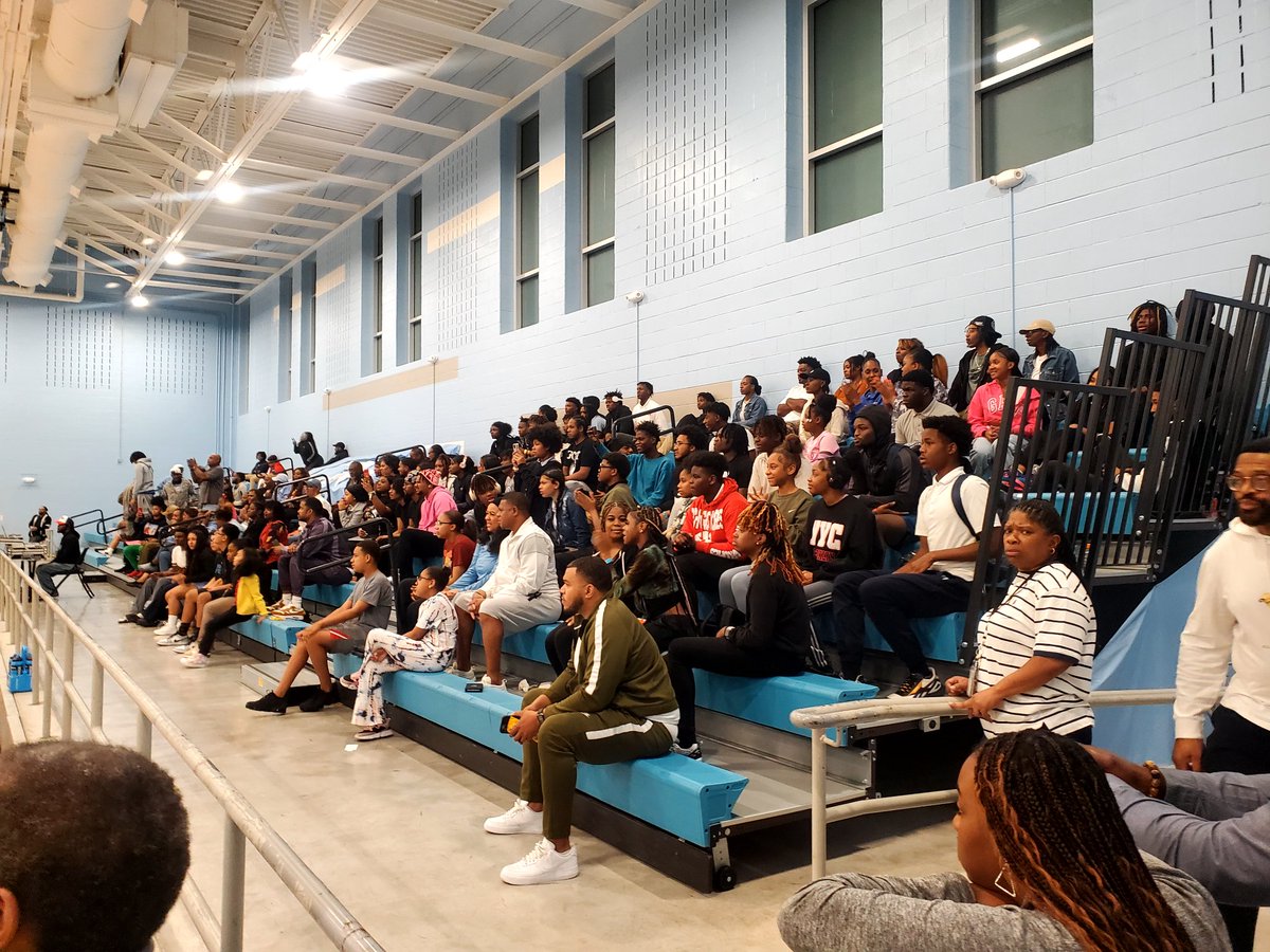 RoderickKing01's tweet photo. We had a great week of celebrating Veterans, Alumni Night, Girls Inc., and terrific instruction. We're looking forward to even more this week as we head into the Thanksgiving break. #VeteransDay2024 #AlumniForum   @AbramJoseph5 @DallasISDSupt @Tanya_N_Shelton @RooseveltHS_Dal https://t.co/OajW0ZGzVk
