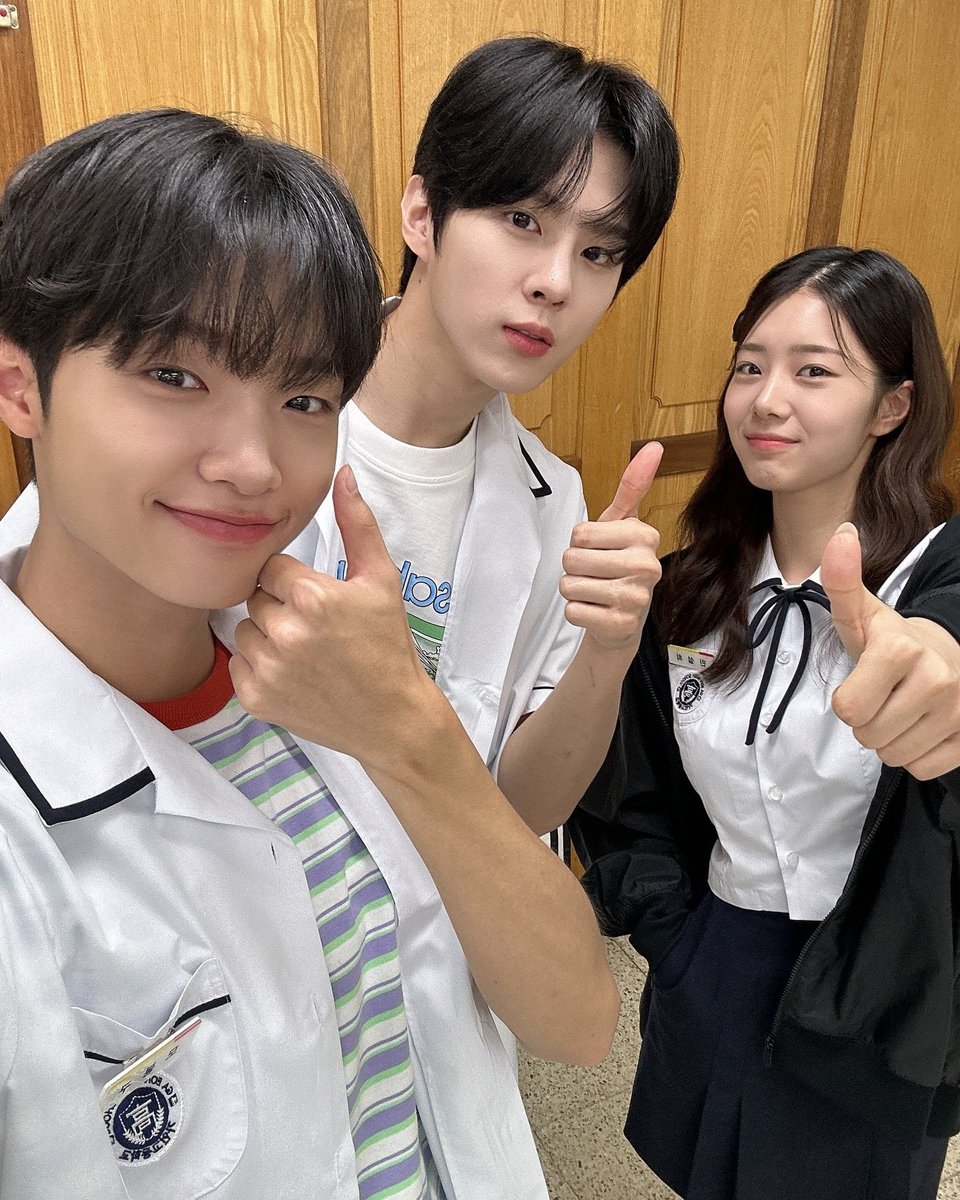 niaforseok__'s tweet photo. 241118 Han Chaelin Instagram update
#0교시는인싸타임 #SocialSavvyClass101 #김우석 #KIMWOOSEOK #HanChaelin #SonDongpyo #ChoiGeon #KangNaeon https://t.co/O6B0DlLzWj