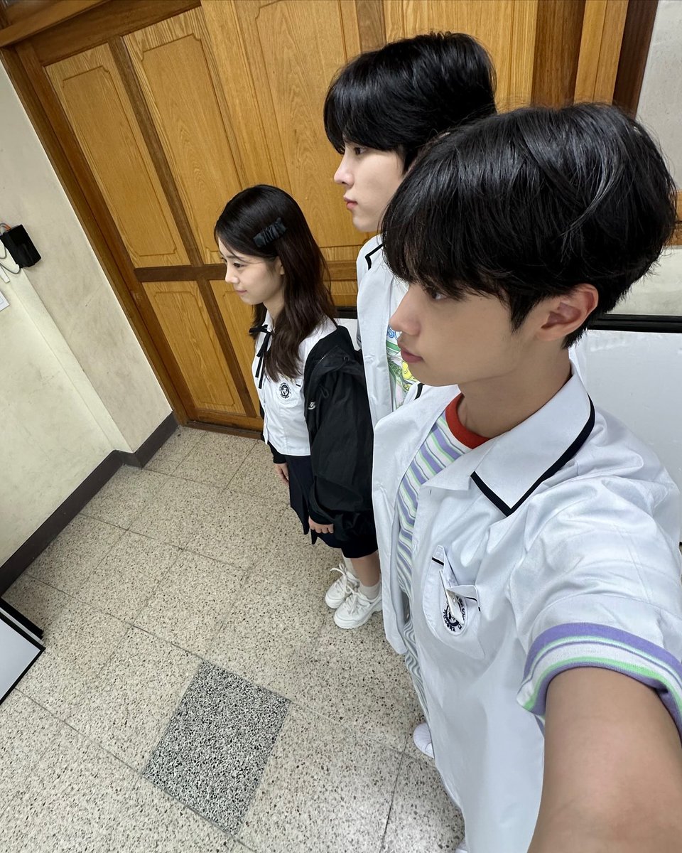 niaforseok__'s tweet photo. 241118 Han Chaelin Instagram update
#0교시는인싸타임 #SocialSavvyClass101 #김우석 #KIMWOOSEOK #HanChaelin #SonDongpyo #ChoiGeon #KangNaeon https://t.co/O6B0DlLzWj