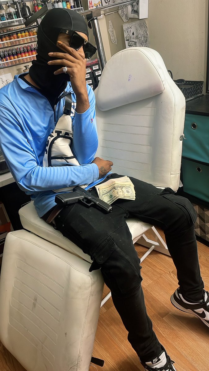 Jose_Da_Demon's tweet image. Last of a Dying Breed 😄👹🩸
#Glock #Klan 💰🏃🏽‍♂️💨