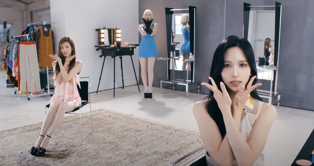 TWICEintcharts's tweet photo. #MISAMO's "NEW LOOK" up 13 spots at #39 on today's Global Apple Music chart, reaching a new peak. https://t.co/22GXUCqRwD