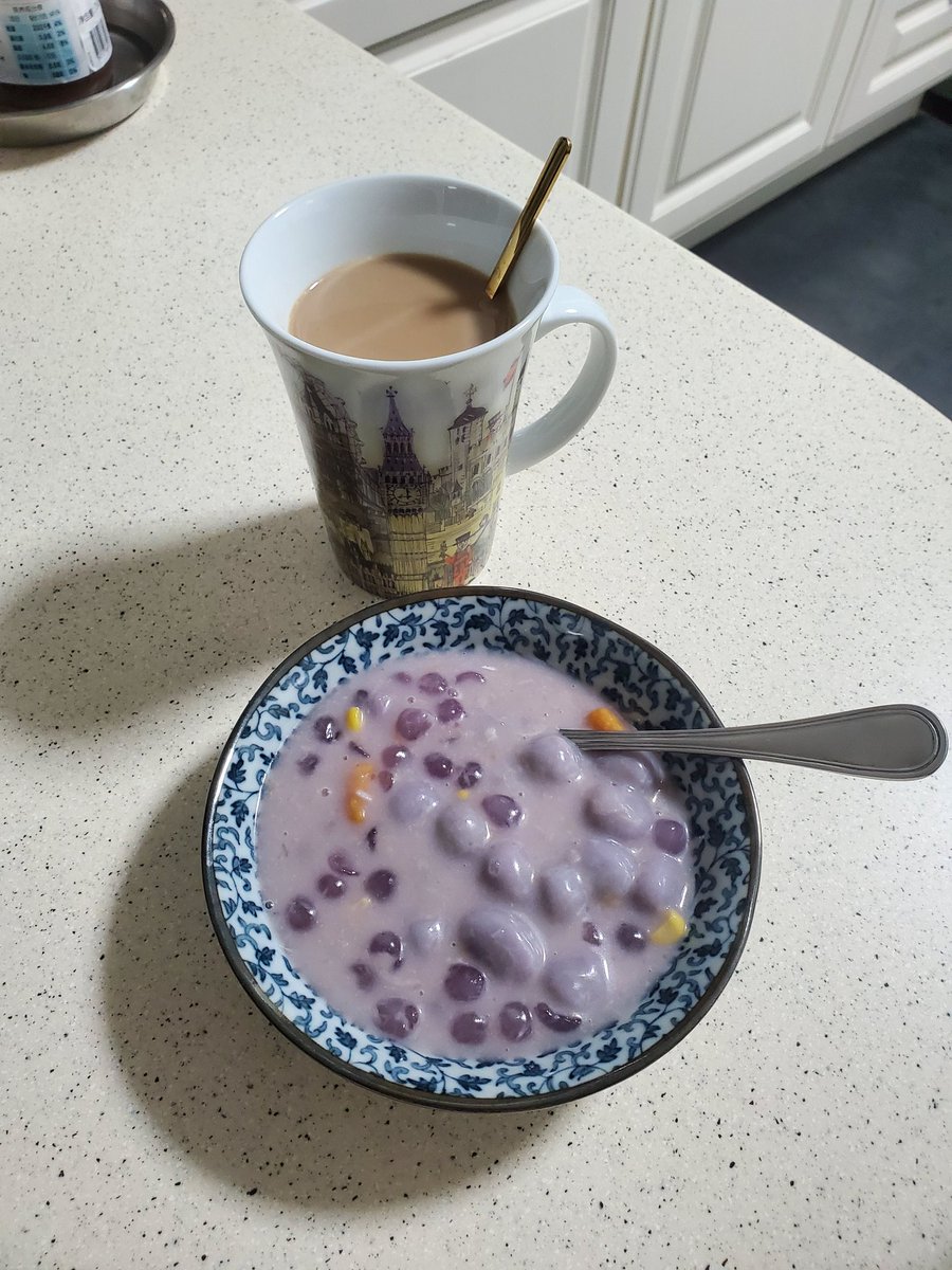 CruzFhely's tweet photo. Break time with this sweet ..😋😋
That we call "Bilo-bilo" in Filipino language...Delicious and tasty come and join...🥣🍲☕️💜❤️💜❤️💜
#OvertimeWork
#AwomanDreamer https://t.co/TGyLoWVYhs