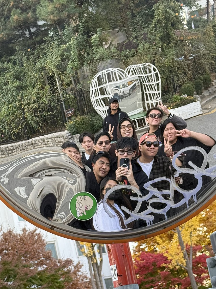 Thank you Seoul! You guys are truly amazing! 🤍🤍🤟🏻🍂🍁 

#MyStandInWTinSeoul 
MY STAND IN SARANGHAEYO
#UpPoomFanmeetinginKorea